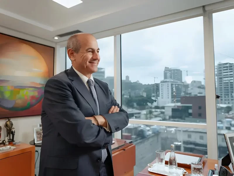 José Simón Elarba: Perfil de Nuestro Presidente