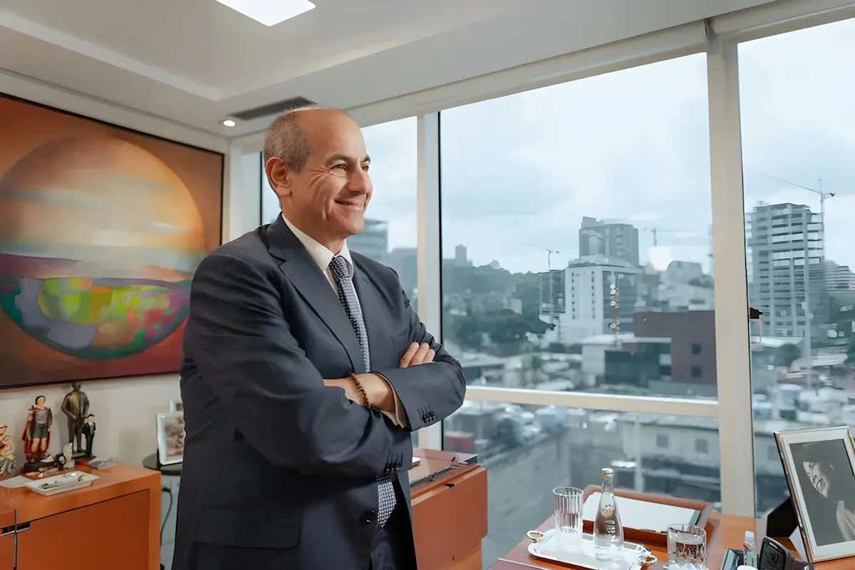 José Simón Elarba: Perfil de Nuestro Presidente